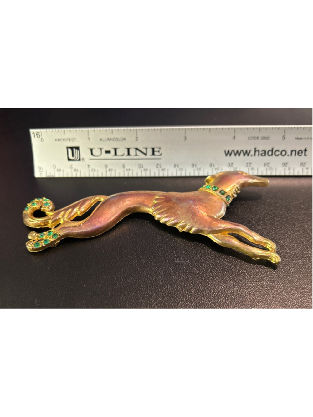 Women's vintage Saluki Brooch One Size Gold Green - Picture 3 of 6